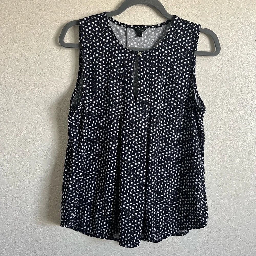 Ann Taylor size medium black and white tank top blouse with keyhole accent - Picture 1 of 3